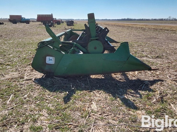 1982-john-deere-220-image-4