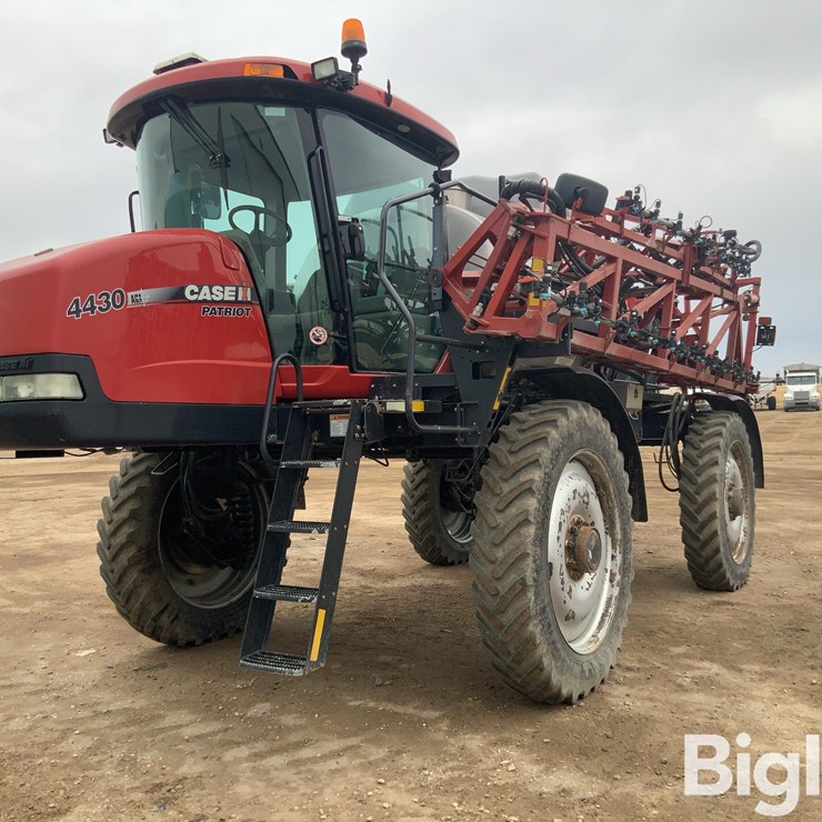 2013 Case IH 4430 Self-Propelled Sprayer
