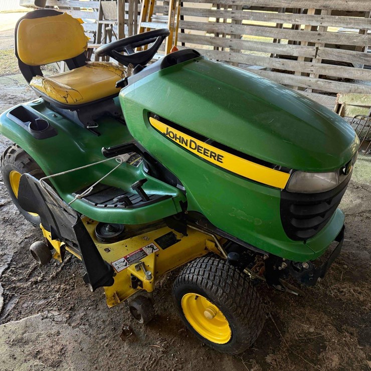 JOHN DEERE X320
