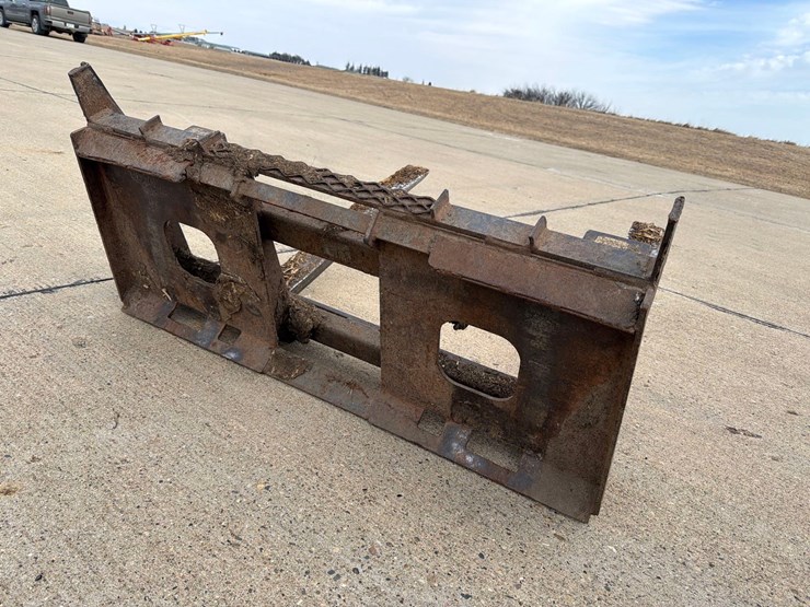 skidloader-quick-tach-pallet-forks-image-8