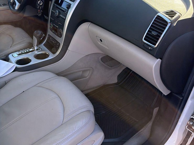 2010-gmc-acadia-slt-image-40