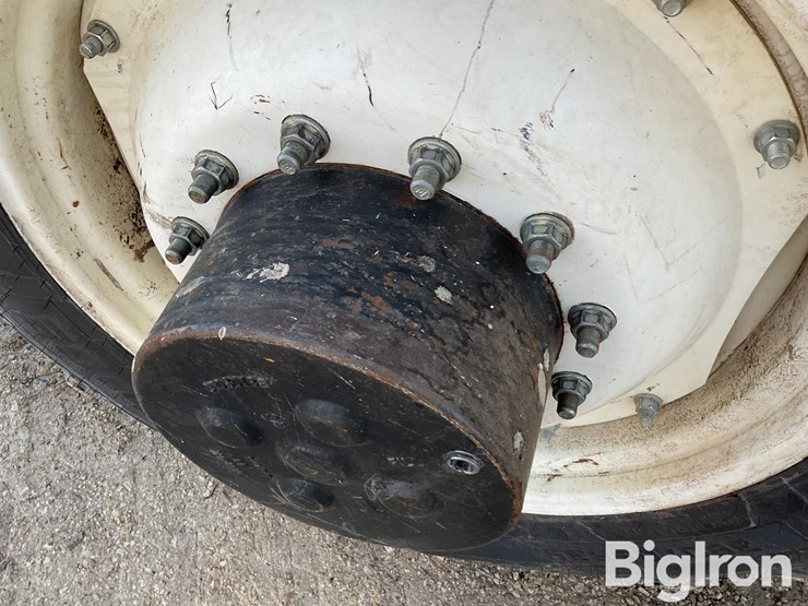 new-holland-275-image-16