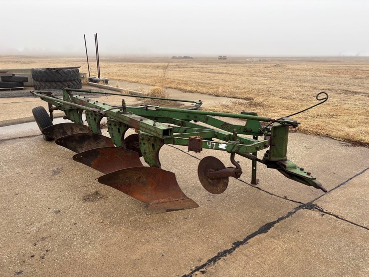 john-deere-4-bottom-plow-image-1