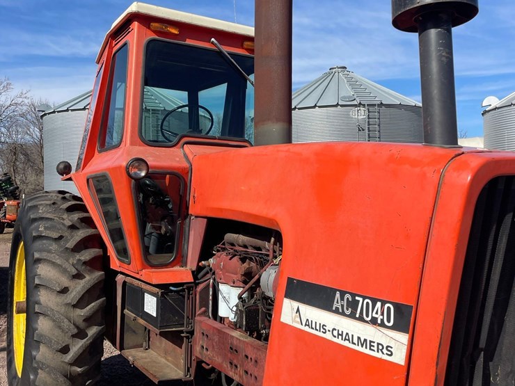 allis-chalmers-7040-2wd-tractor-image-11