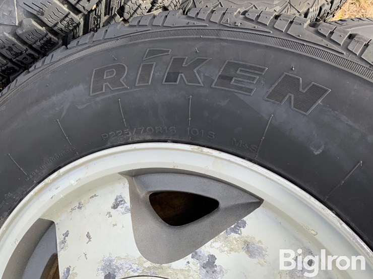 chevrolet-suburban-image-9