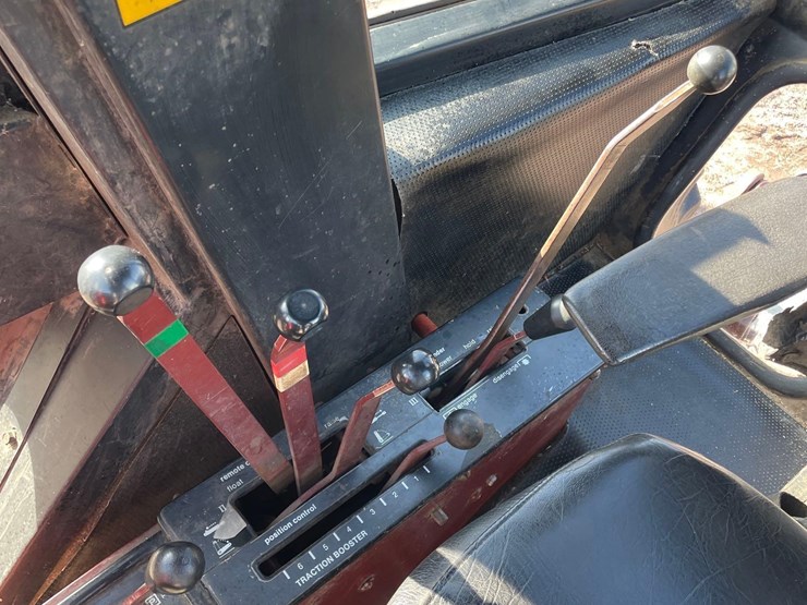 allis-chalmers-7040-2wd-tractor-image-32