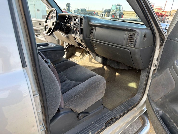 2005-chevrolet-k2500-image-44