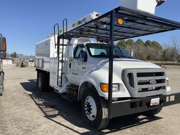 2011-ford-f750-image-3