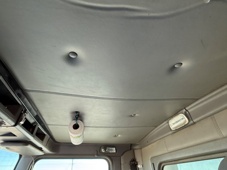 2010-kenworth-t800-image-26