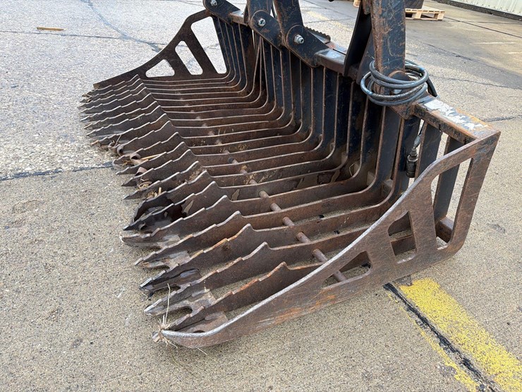 skidloader-72”-grapple-bucket-image-6