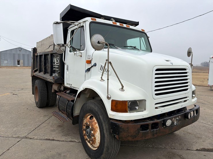 2000-international-8100-image-16