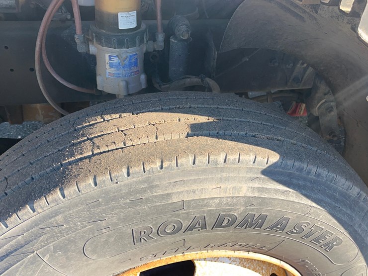 2004-caterpillar-c12-image-26