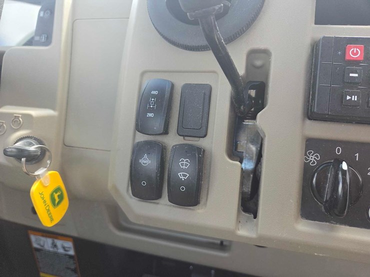 2024-john-deere-gator-image-37