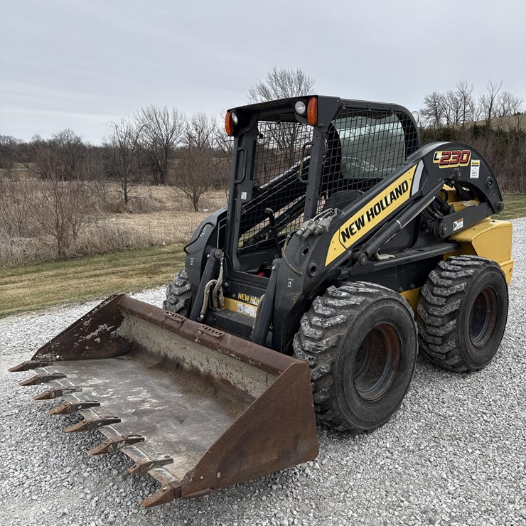 2013 NEW HOLLAND L230