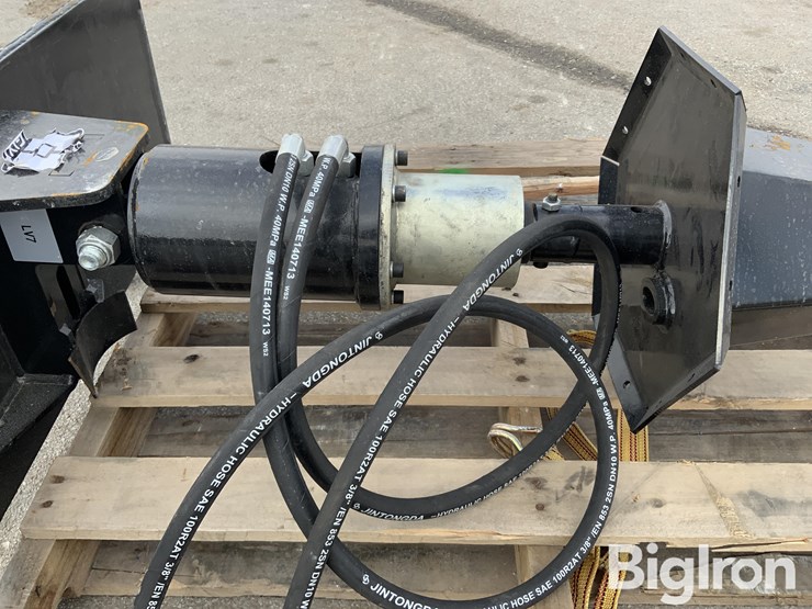 2025-massey-ferguson-730-image-14