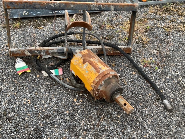 skid-steer-hydraulic-auger-attachment-image-1