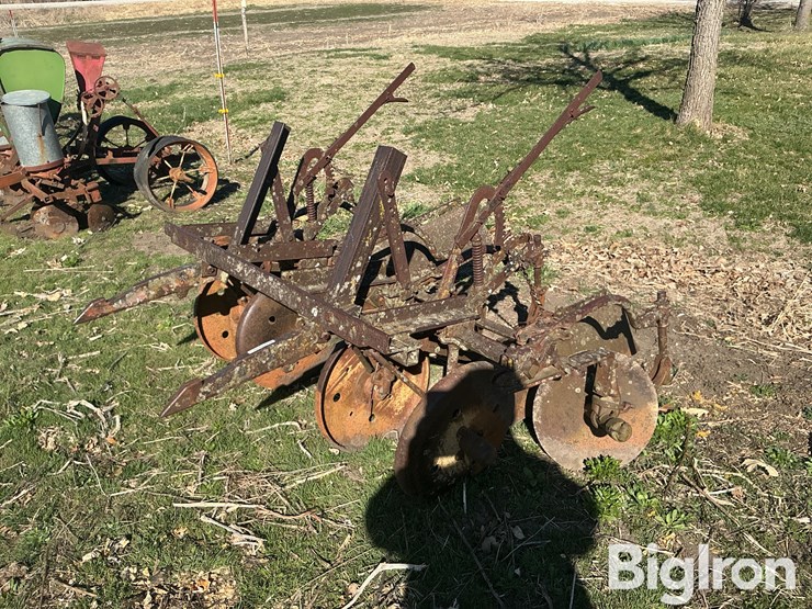 2-row-cultivator/hiller-image-1