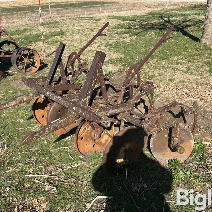 2 Row Cultivator/Hiller