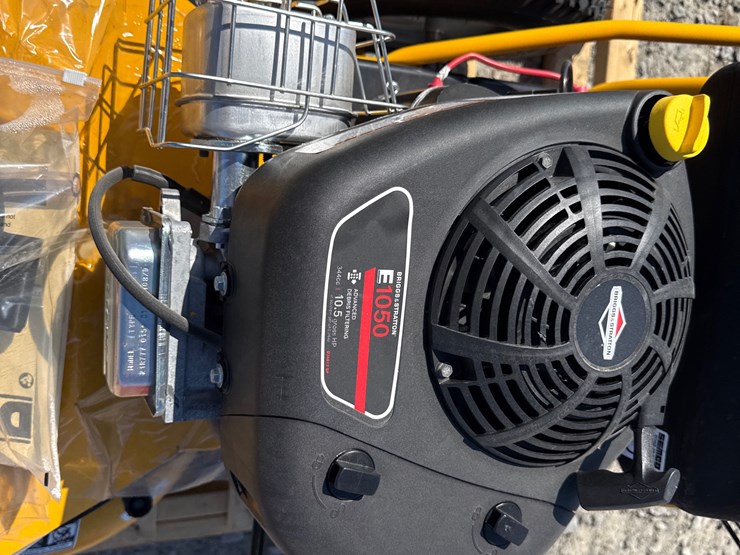 #33-•-unused-dewalt-dw33-33"-walk-behind-zero-turn-mower-12ae764b038-inv#-41235-image-11