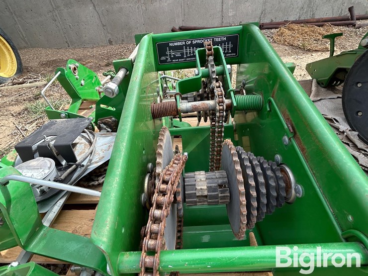john-deere-12-image-15