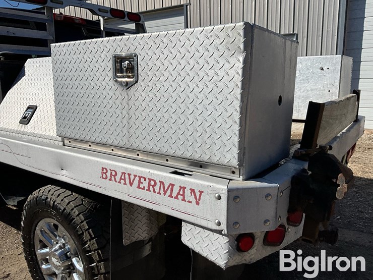 2015-chevrolet-silverado-2500hd-image-14