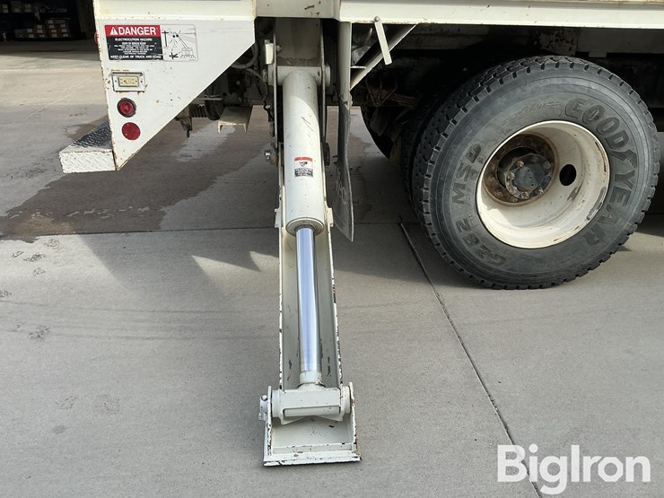 2005-international-durastar-4400-image-16