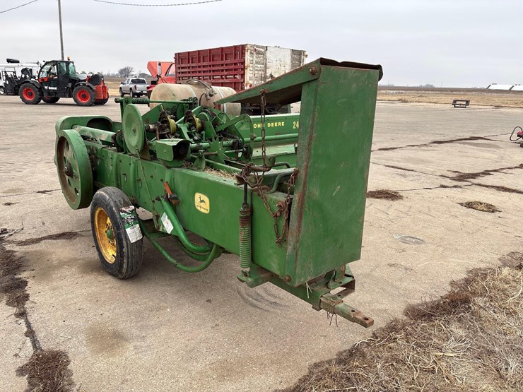 john-deere-24t-image-3