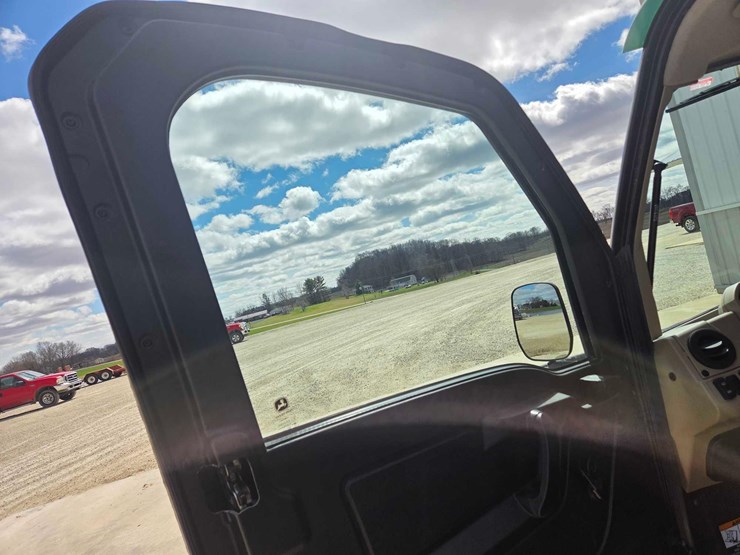 2024-john-deere-gator-image-55
