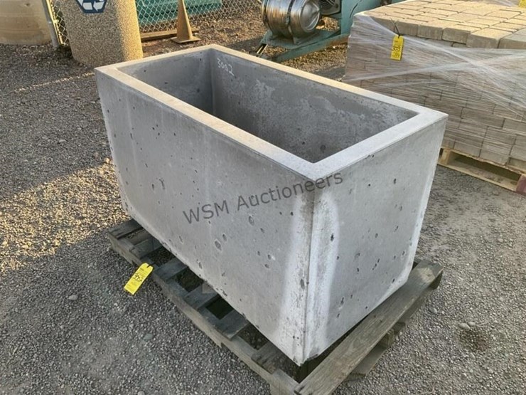 rectangular-concrete-planter-image-2