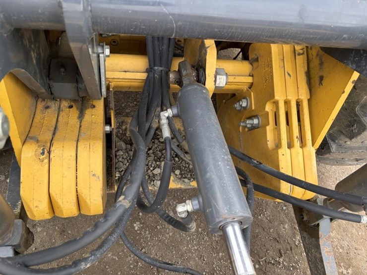 2017-deere-210lep-image-10