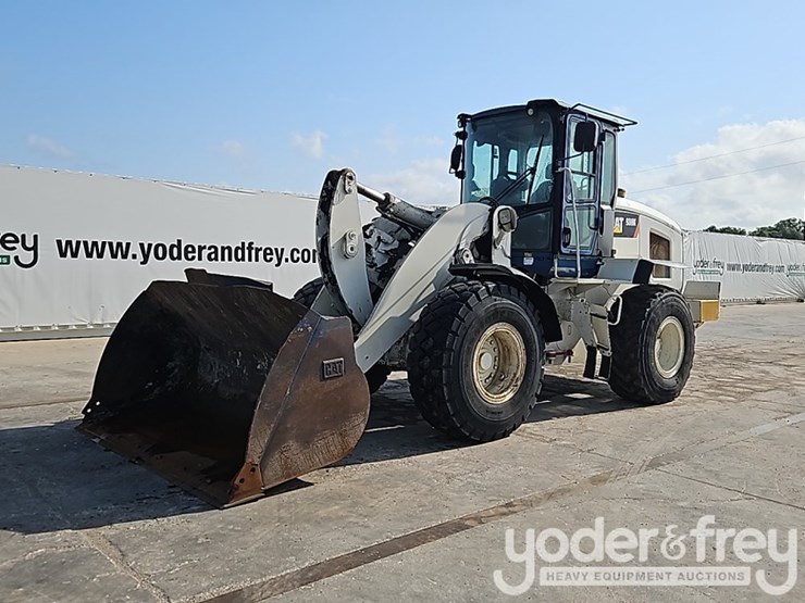 2015-caterpillar-938k-image-1