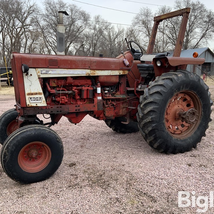1967 Farmall 806 Diesel 2WD Tractor