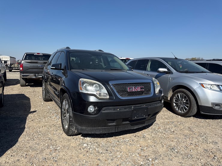 2011-gmc-acadia-image-2