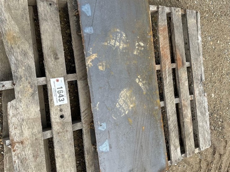 skidsteer-universal-adapter-plate-image-1