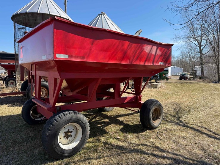 gravity-wagon-with-auger-image-2