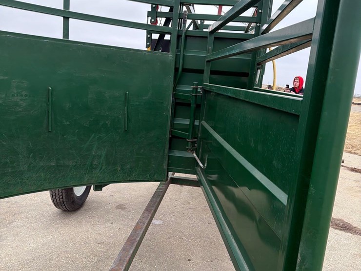 arrowquip-q-catch-86-series-chute-w/-sweep-tub-image-24