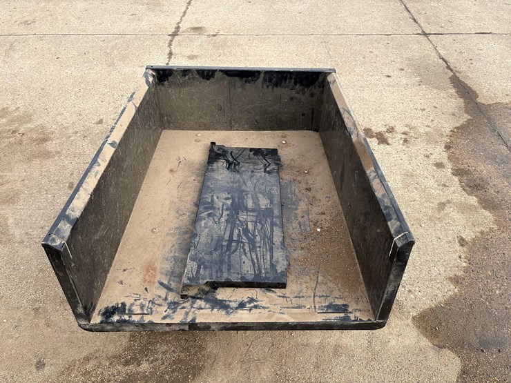 bomgaars-32”-x-42”-yard-wagon-image-5