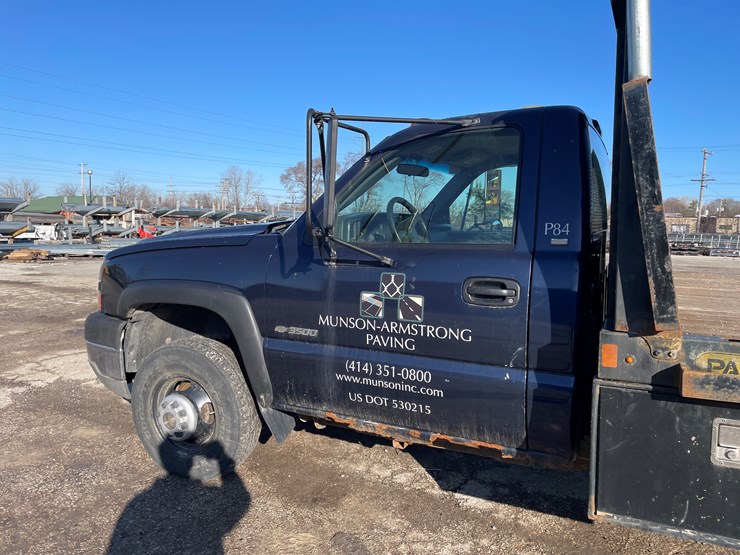 2005-chevrolet-3500-image-9