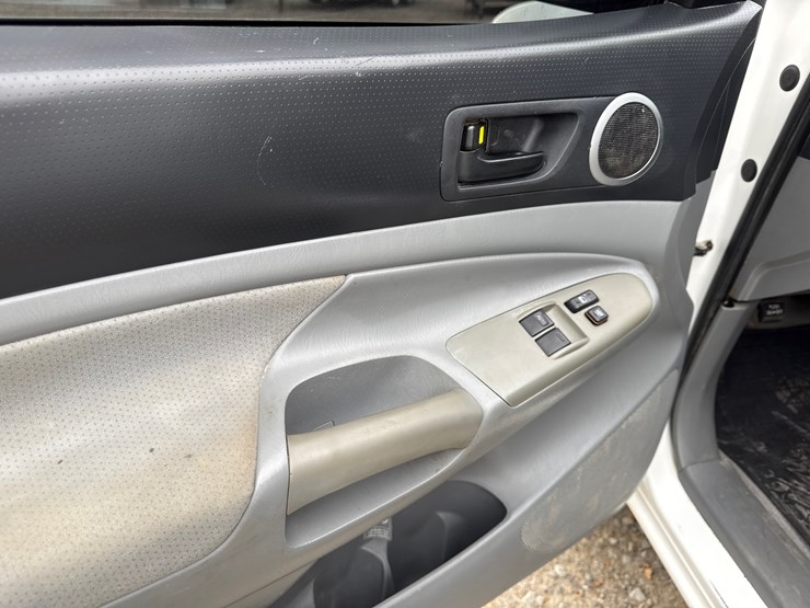 2006-toyota-tacoma-image-37