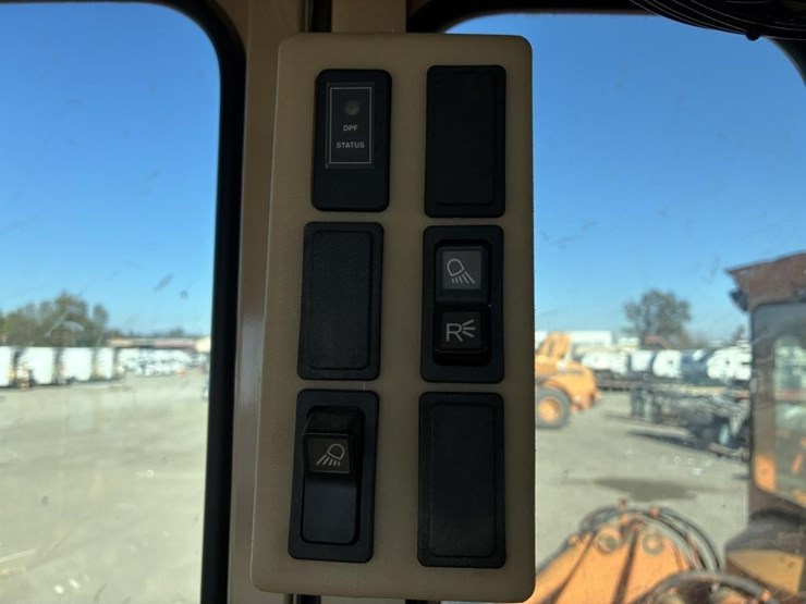 2005-caterpillar-143h-image-32