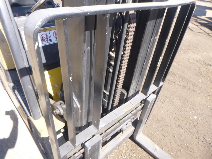 yale-glc30-forklift-image-11