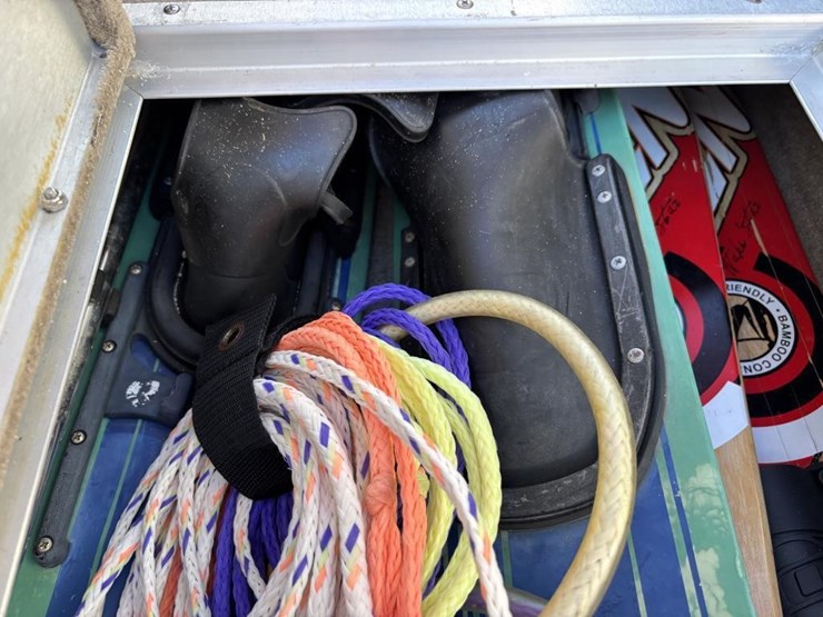 2000-unknown-trailer-image-34