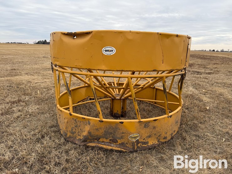 sioux-hanging-bale-feeder-image-8