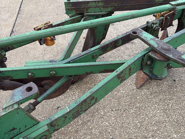 john-deere-4-bottom-plow-image-6