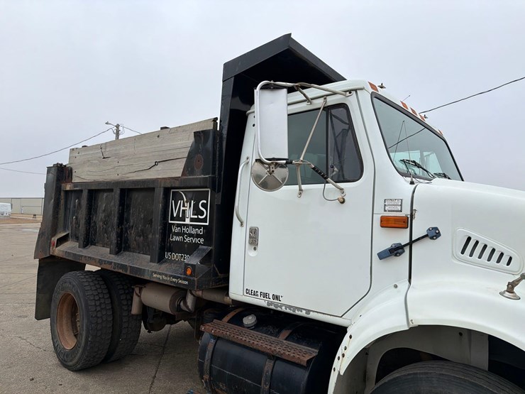 2000-international-8100-image-19