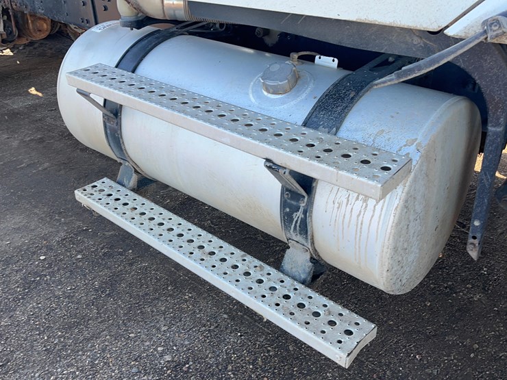 2004-caterpillar-c12-image-29