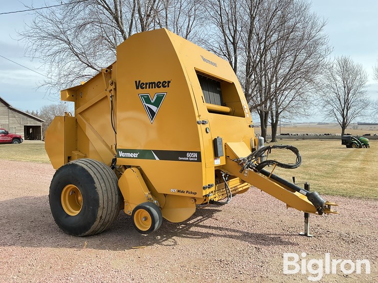 2023-vermeer-605n-cornstalk-special-image-3