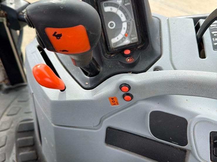 2011-new-holland-t6030-plus-image-45