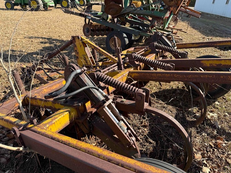 landoll-7-shank-disc-chisel-image-8