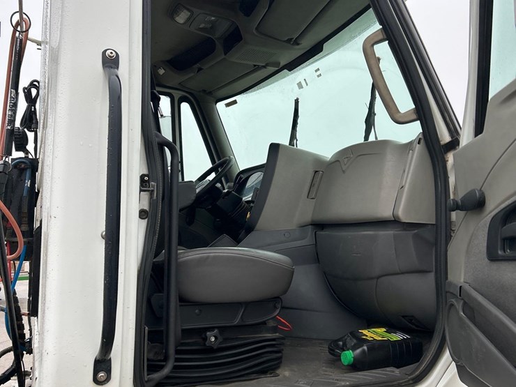 2011-international-prostar-image-29